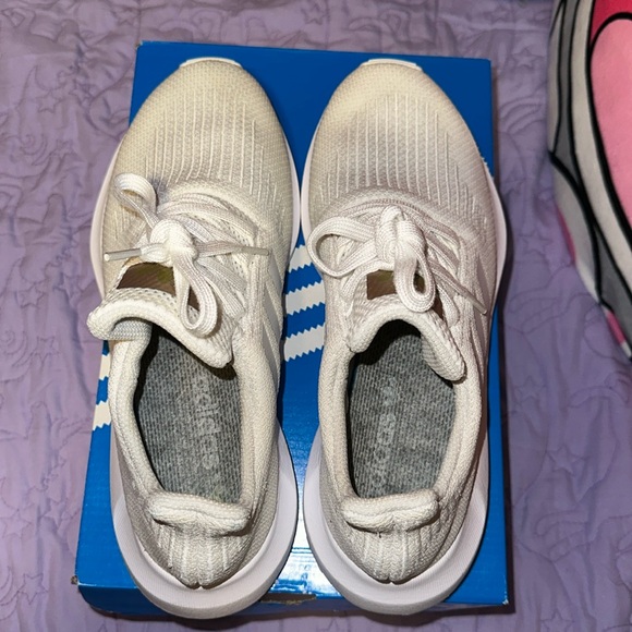 adidas swift run shoes - Picture 3 of 6